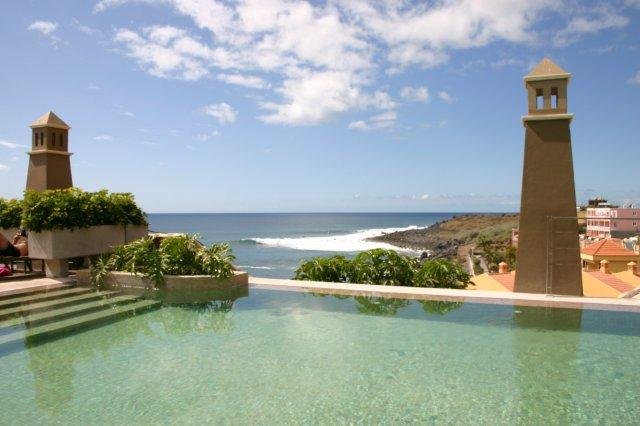 Hotel Playa Calera - zeezicht vanuit het zwembad 